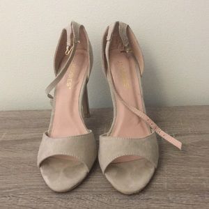 Beige/light colored heels, size 6 1/2!
